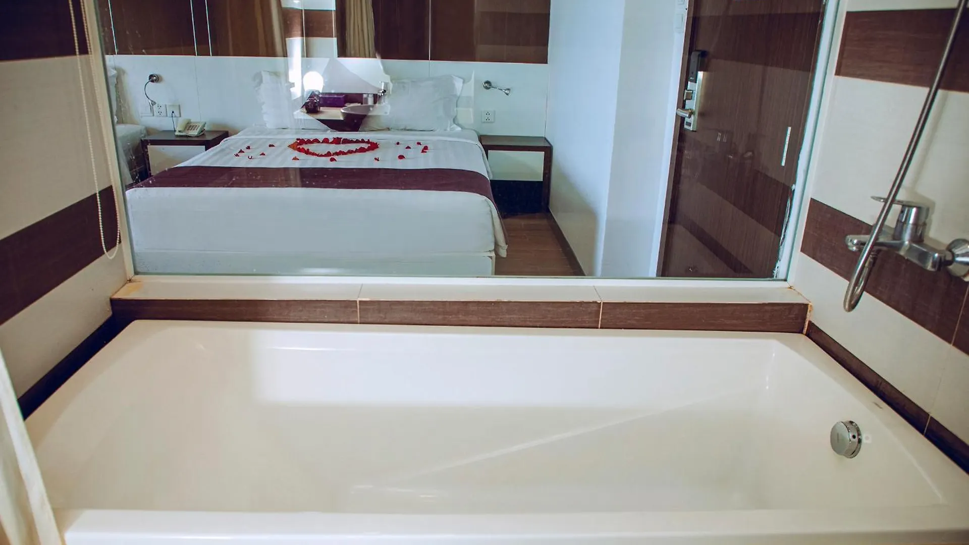 Morris Hotel Nha Trang 2*,